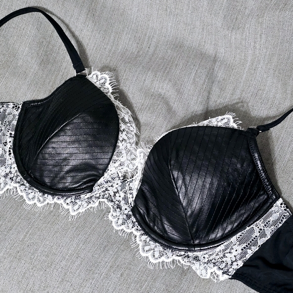 Victoria Secret Very Sexy Lined Plunge Bra - Picture 3 of 9